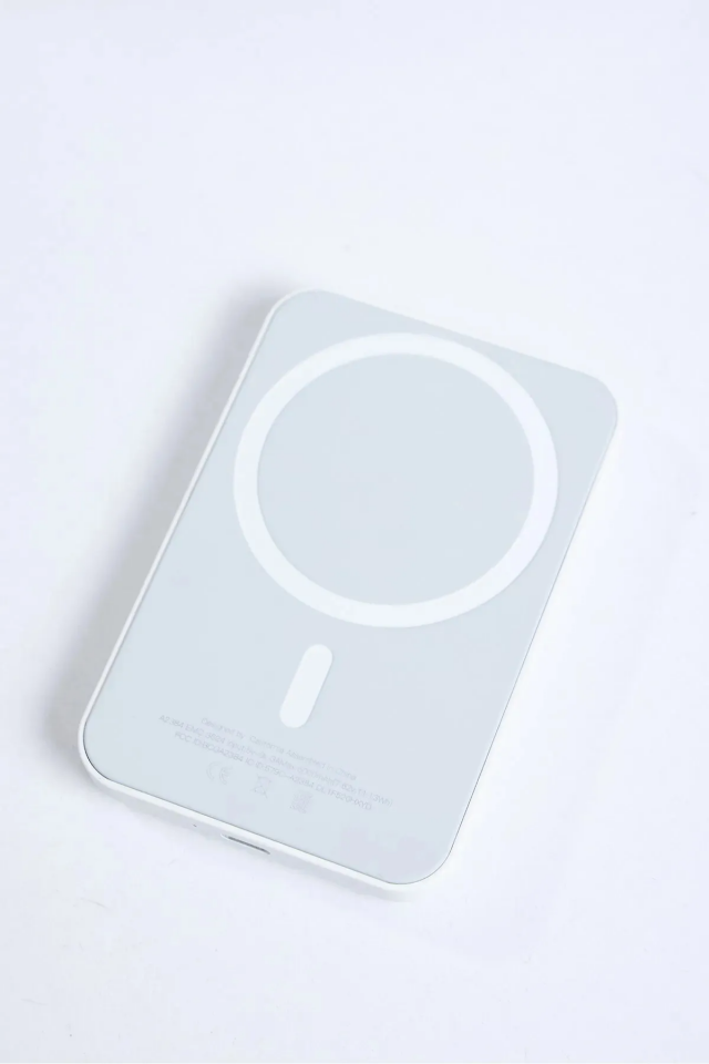 YK Design P952 5000 mAh 15W MagSafe Powerbank - 2